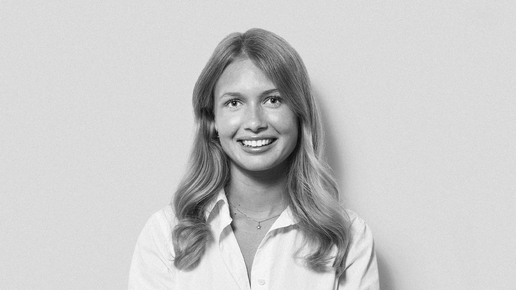 Black-and-white studio portrait of Alma Henriksson, Project Manager at Stendahls.