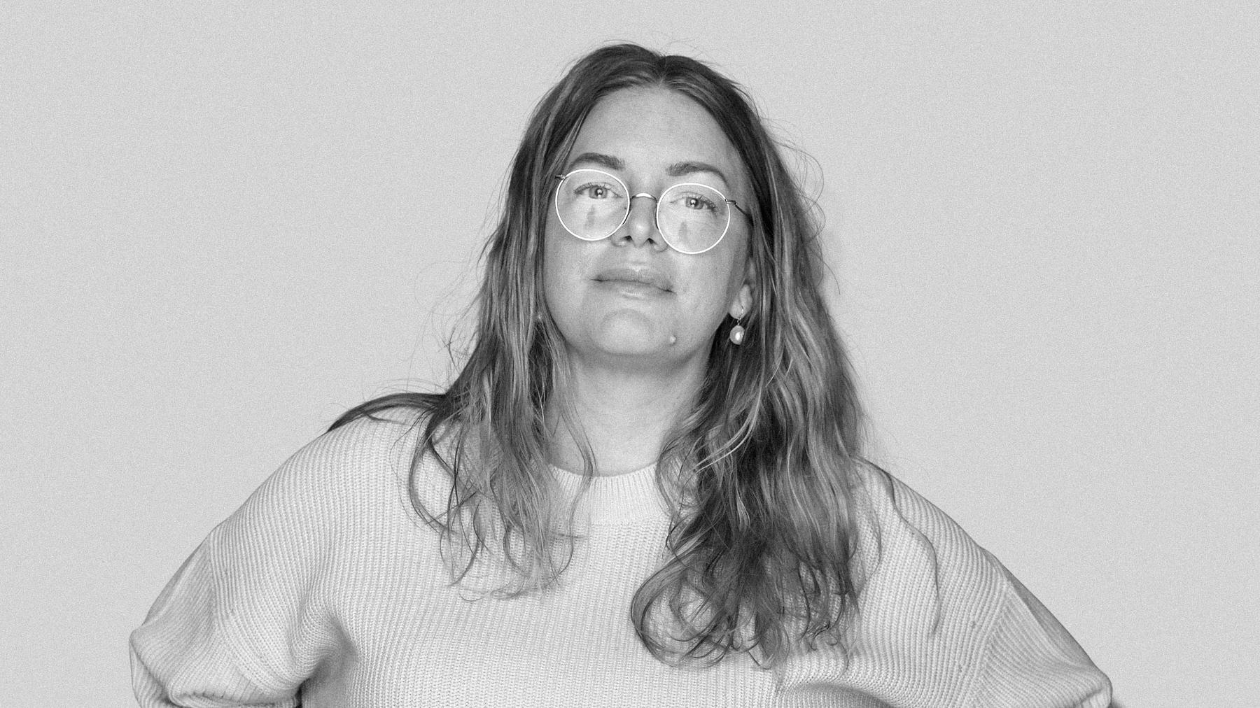 Black-and-white studio portrait of Elin Falkman, Copywriter at Stendahls.