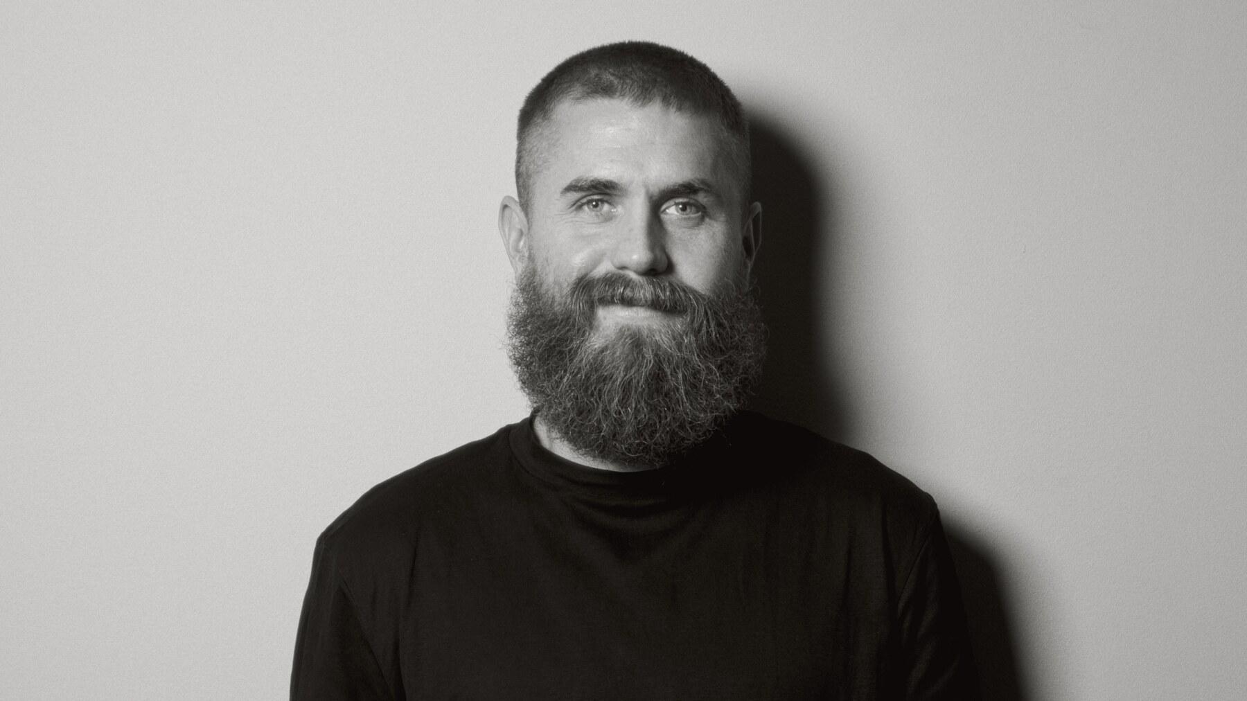 Black-and-white studio portrait of Karl Andersson, Strategist at Stendahls.